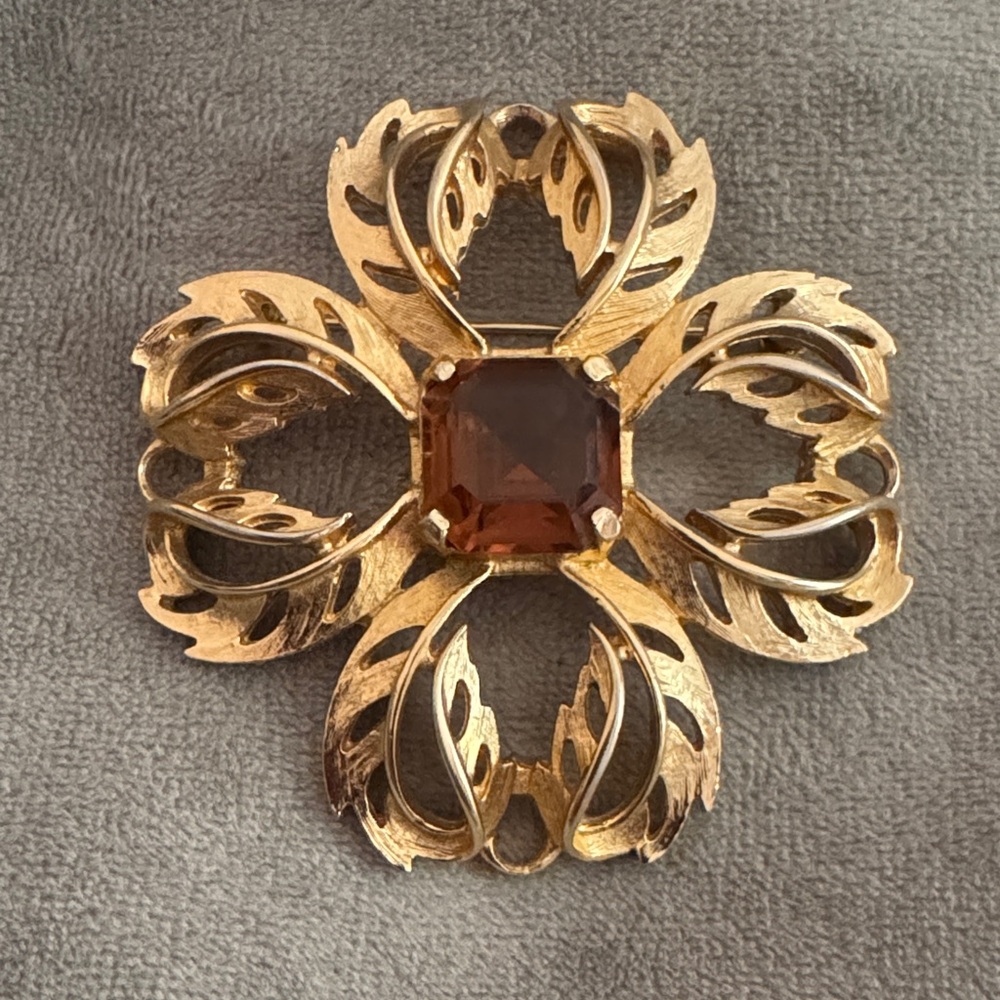 Vintage Mud Century Style Sarah Coventry Flower Brooch